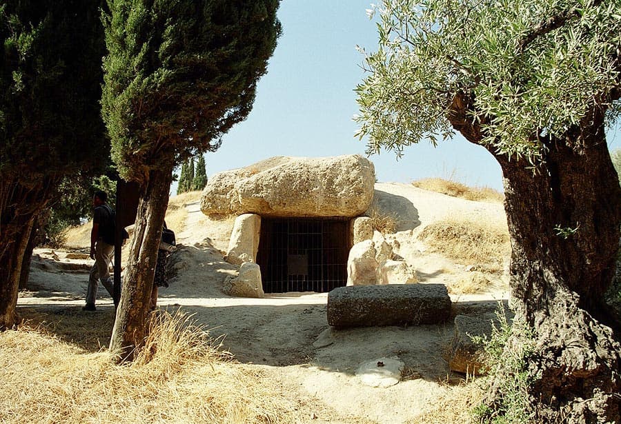 Antequera - Dolmen de Menga