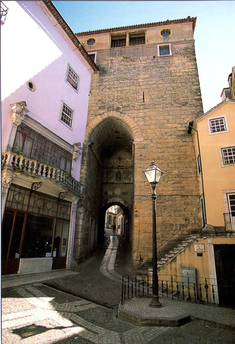 Arco de Almedina