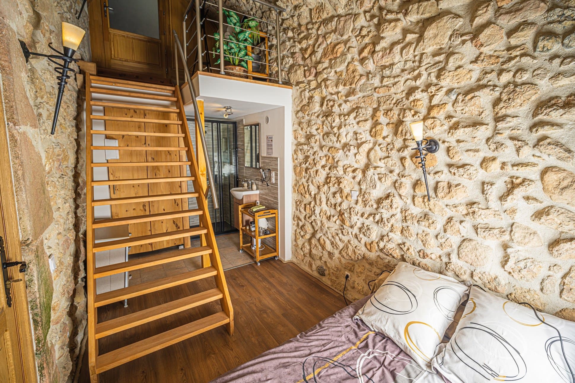 Chambre troglodyte au chateau de villelongue, gîte et chambres d'hôtes