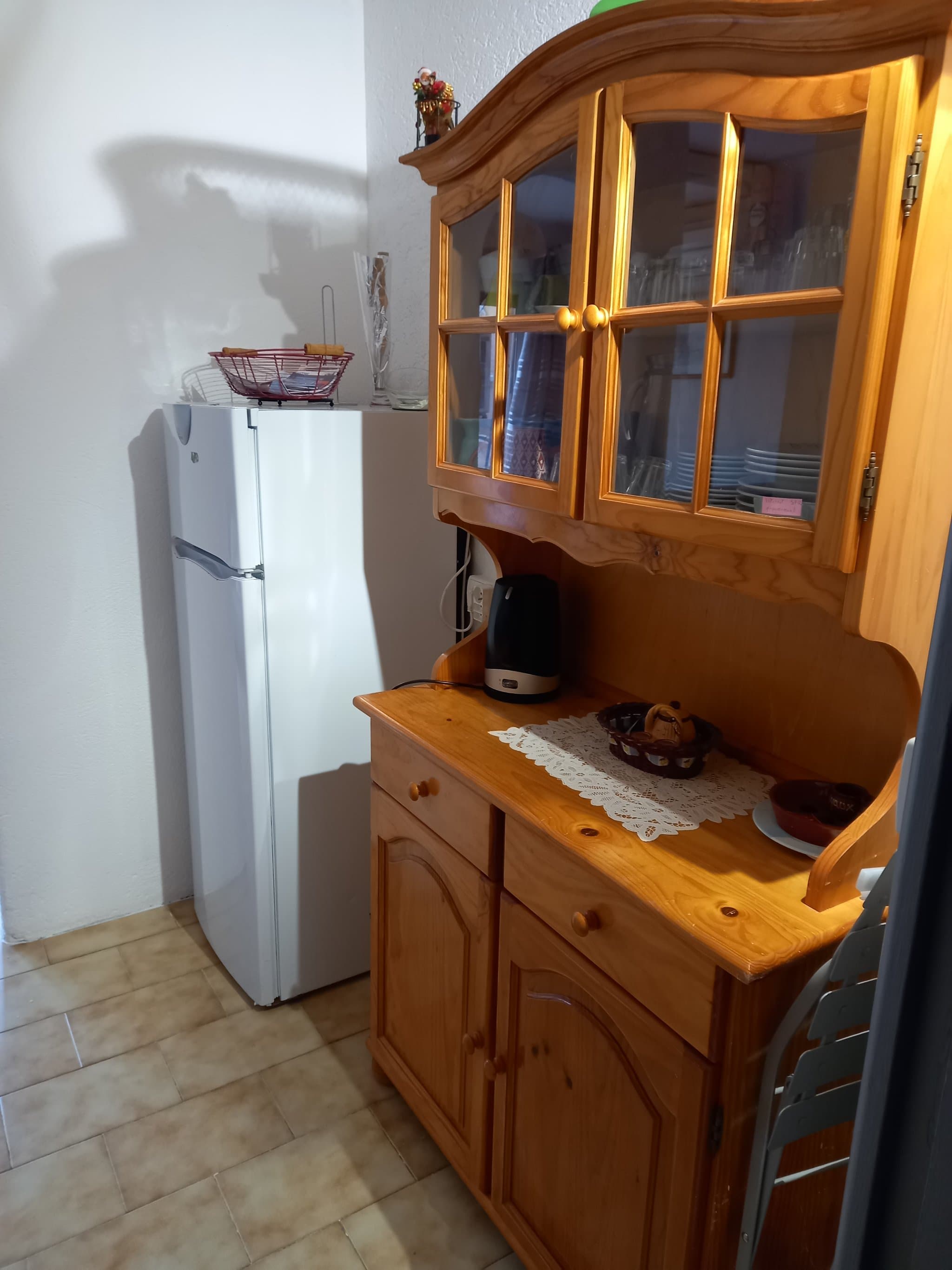 20250222 vaisselier frigo