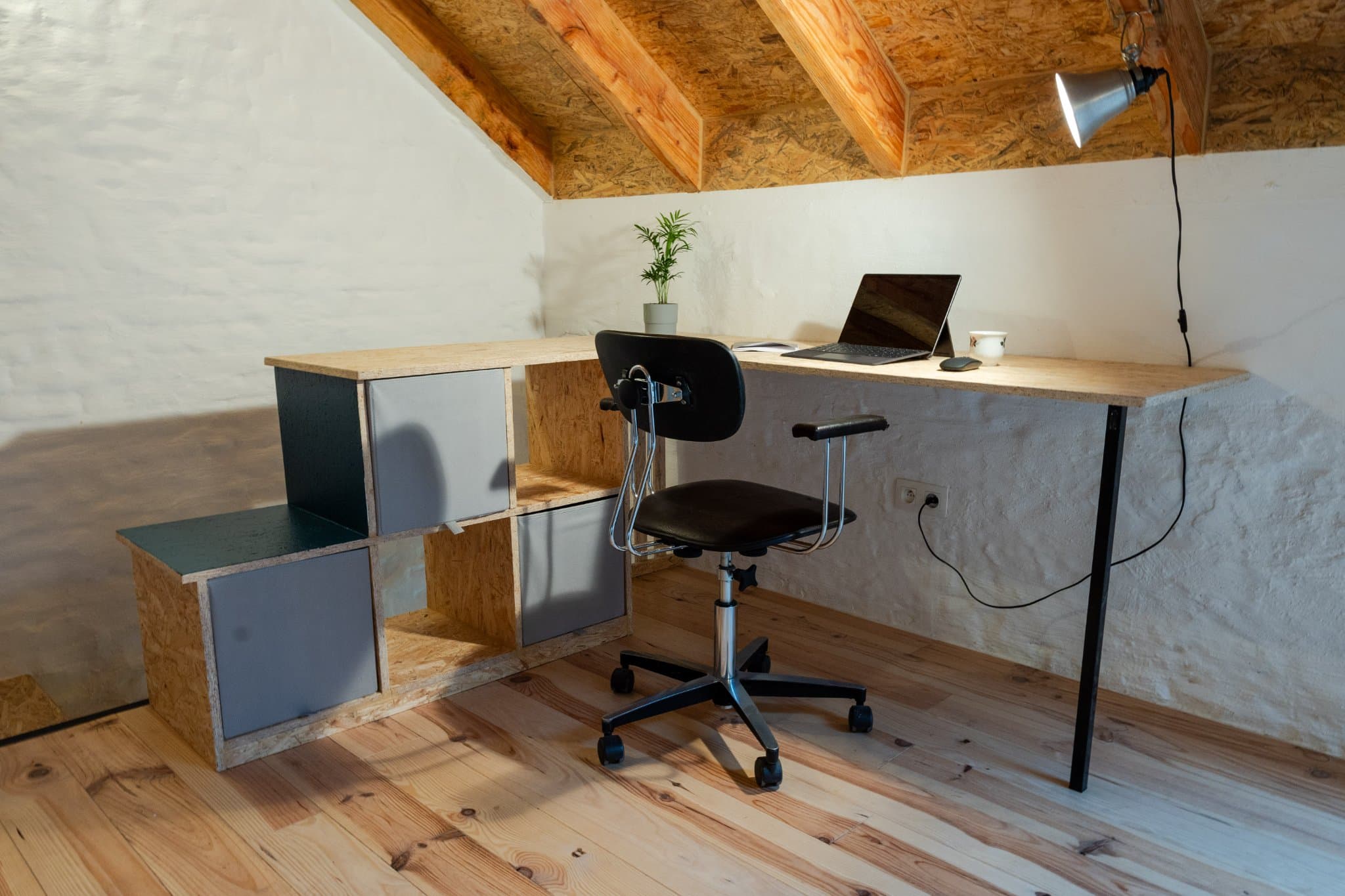 Bureau (1)